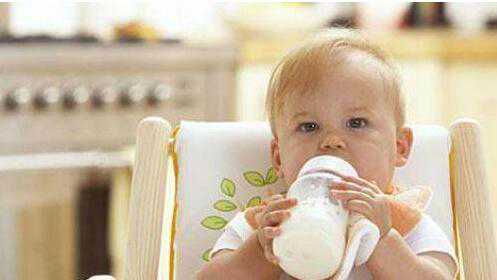 给宝宝喝奶粉，别陷入这几个误区